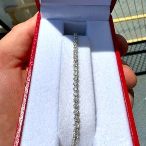 Diamond tennis bracelet